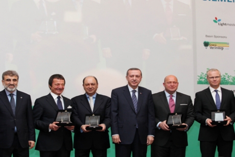Başbakan Erdoğan'dan beyaz eşya üreticilerine enerjide verimlilik plaketi!