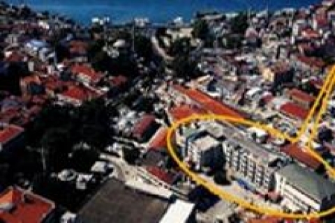 Yıkımı beklenen belediye binasında mesai devam ediyor