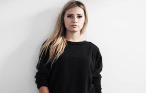 Chloe Loughnan İzmir'den ev alacak!