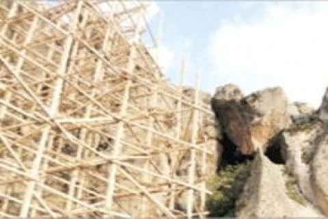  Midas anıtı, iskele kurulduğu ve çalışma olmadığı için yok oluyor!