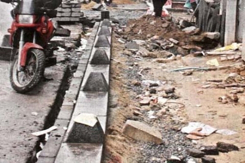 Kağıthane'de bitmeyen kazı, evleri çatlattı!