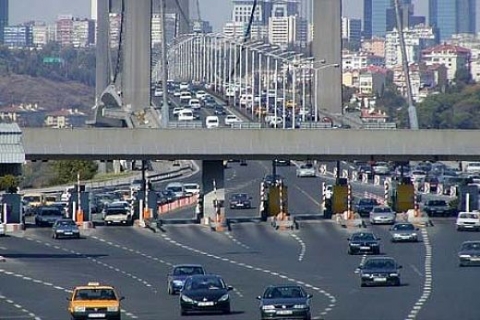 Boğaziçi ve Fatih Sultan Mehmet köprülerinden geçen 11.8 milyon araç, 19.2 milyon TL bıraktı!