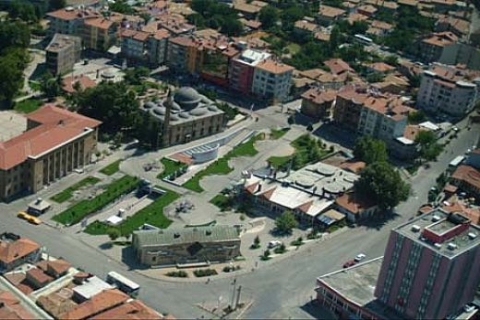 Isparta'da toprak kaymasından hasar gören 50 konuttan 18'i boşaltılacak!