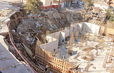 Balıkesir'deki yurt inşaatı nedeniyle çökme meydana geldi!