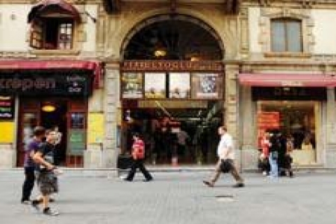 Emek Sineması yıkılmasın diye plaket bırakıldı