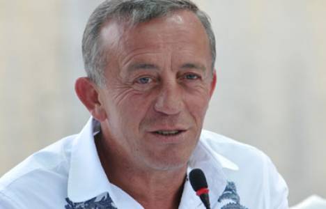  Ali Ağaoğlu Aydın Üniversitesi'nde ders verecek!