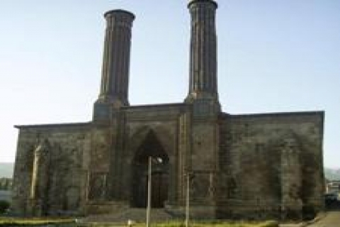 Çifte Minareli Medrese'nin restorasyonunda sona gelindi