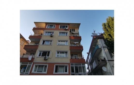 Avcılar da bir binanın beşinci katındaki balkon çöktü!