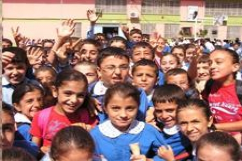 Okul yapılan evin sahibi geri döndü çocuklar sokakta kaldı