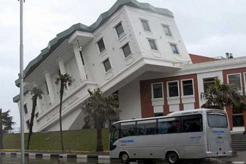 Batum'daki ters inşa edilen Beyaz Restoran'ın Karadeniz yapımı olduğu ortaya çıktı!