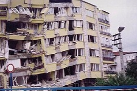 Ekrem Okutan: Depremde İstanbul'da binalar yıkılacak!