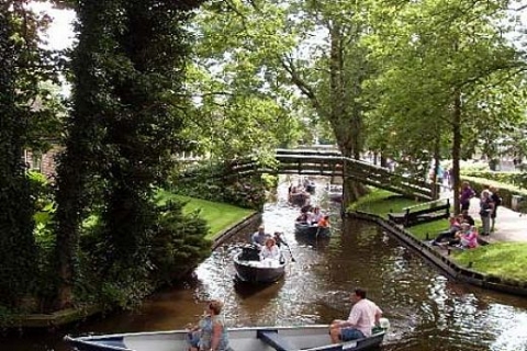 Hollanda'daki Giethoorn, Venedik'e rakip oldu! Kasabaya turist akıyor!