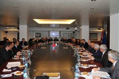 İZTO'dan İranlı işadamlarına: Gayrimenkul edinmenin engelleri kalkacak!