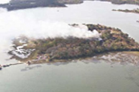 İngiltere'deki Milyoner Adası kül oldu!