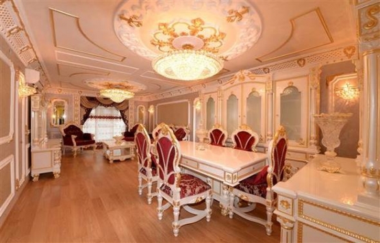 Malatya daki altın kaplamalı apartman görenleri hayrete düşürüyor!