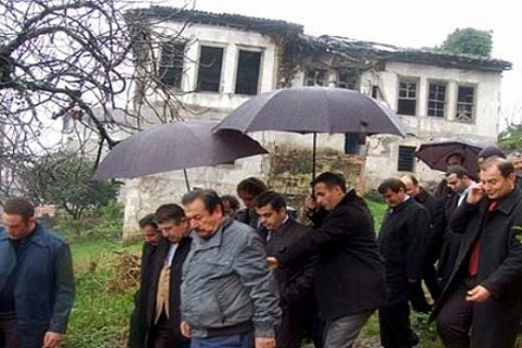 İçişleri Bakanı İdris Naim Şahin'in Ünye'de 2 ay önce restore ettirdiği ev yandı!