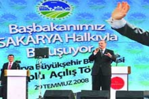 TOKİ Sakarya konutlarında anahtar teslimi yapıldı