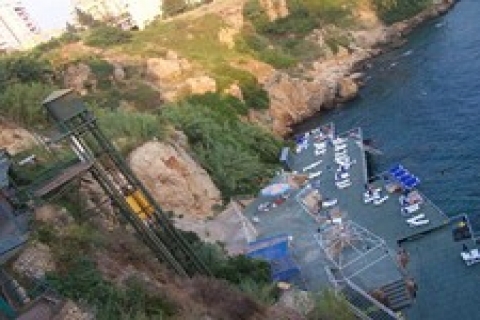 Konserve Koyu'ndaki binalar risk altında!