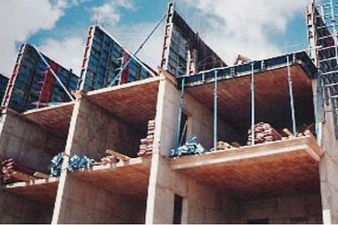 Müteahhit razı olmadığı müddetçe inşaatı bir başkasına yaptıramazsınız!