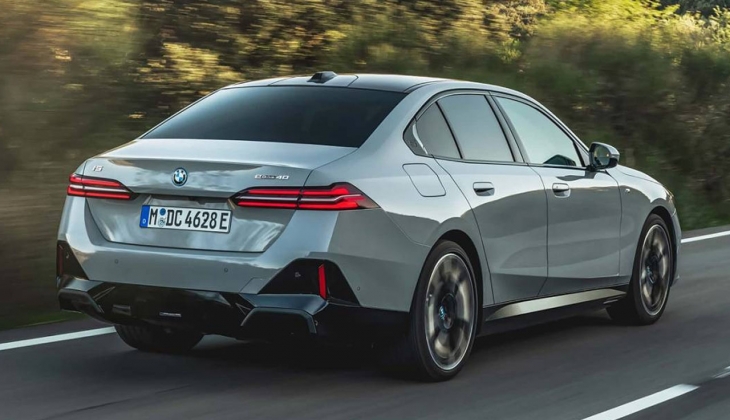 Yeni yüzü meydana çıktı! Makyajlı BMW 5 serisi herkesi hayran bıraktı