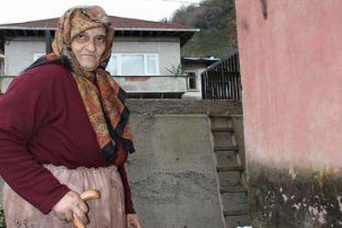 Müteahhit dereyi ıslah ederken, evin önüne 3 metrelik duvar ördü!