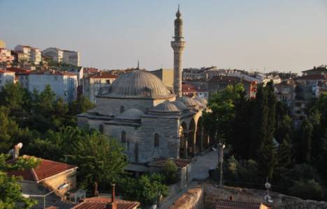 Piri Mehmet Paşa Cami bahçesi 30 yıldır işgal ediliyor!