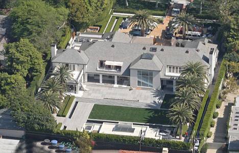 Simon Cowell sevgilisine 19 milyon liralık malikane aldı!