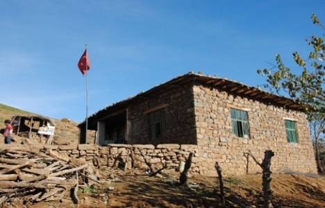 Hakkari Şemdinli'de köy evini okul yaptılar!