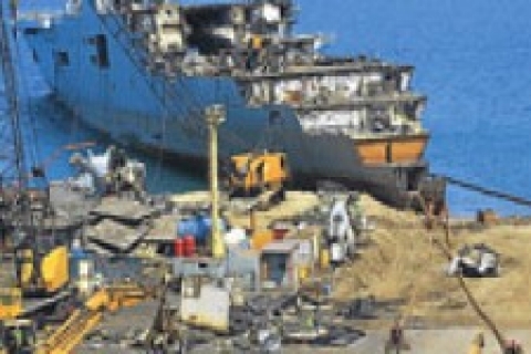 HMS Invincible gemisi, Aliağa 'da parçalanıyor!