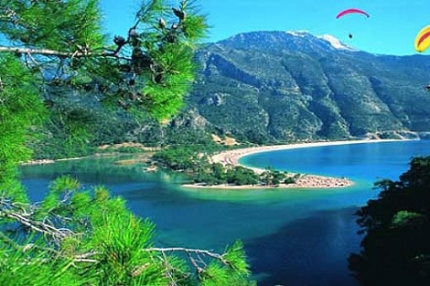 bauMax, Türkiye'de üçüncü mağazayı İzmir'de açtı!