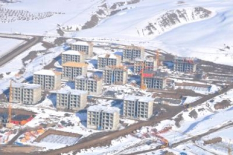  Hüseyin Çelik: Van'da 30 bin konut inşa ediliyor! 