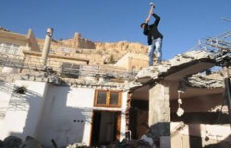 Mardin'de Tarihi Dönüşüm kapsamında ev sahibi kendi evini yıktı! 
