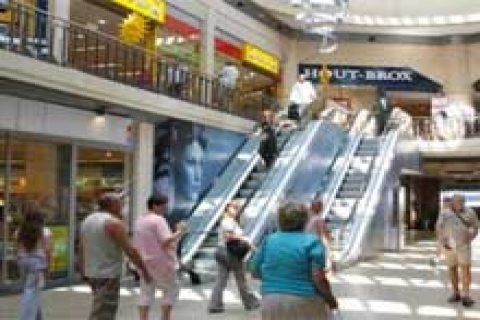 Ünlü mağazalar durgunluğa dayanamadı indirim başladı