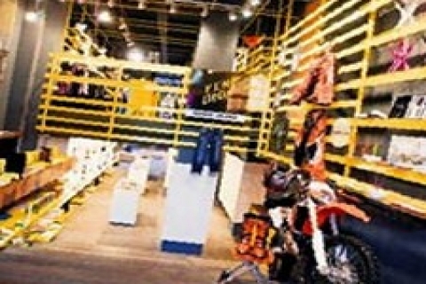 Selman Bilal, Bilstore'u Uzakdoğu'ya açacak