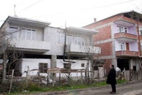 Samsun'da eski evler üzerine bina dikiyorlar!