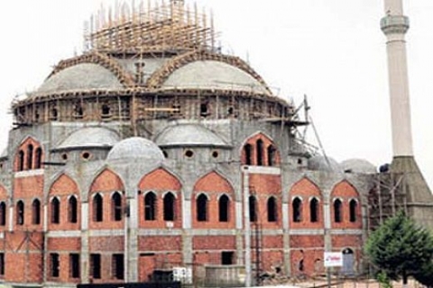 Çengelköy'deki Güzeltepe Birlik Camii 20 yılda ancak bitiriliyor!