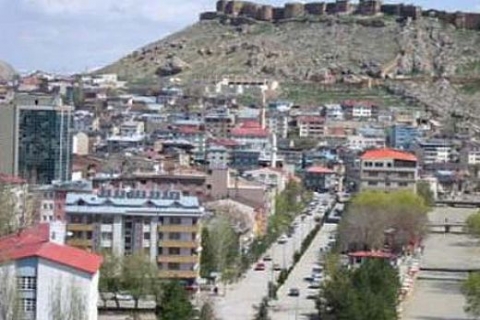 Bayburt'ta 862 bin TL'ye satılık dört katlı apartman!