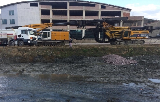 Kocaeli de köprü inşaatı sırasında NATO boru hattı delindi!