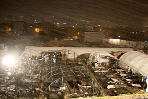 Esenyurt'ta yanan çadırın içi trafo gibi elektrik kabloları ile sarılı!