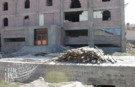 Van Müftüsü cami inşaatı için gazetecilerden yardım istedi!