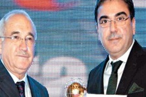 Özyurtlar en iyi şirket ödülünü Cemil çiçek'ten aldı!