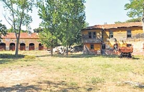 Türkiye'nin ilk mermer fabrikası çürüyor!