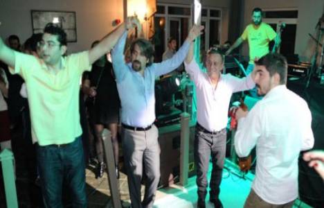  Ali Ağaoğlu çalışanlarına özel gece düzenledi! 