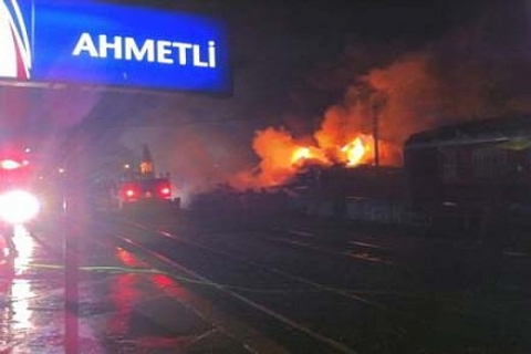 Manisa'da tren garında korkutan yangın!