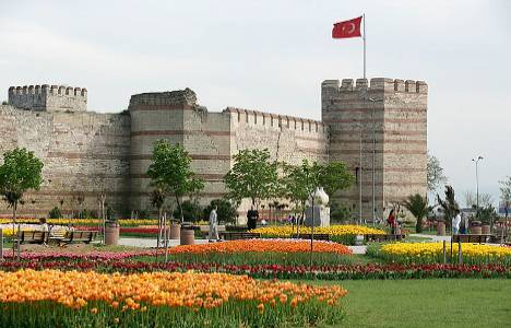 İstanbul'un kent süslemesi 450 milyon TL'ye mal oluyor!