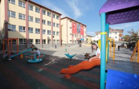 Ümraniye Belediyesi 42 İlköğretim okulunda oyun parkı oluşturdu!