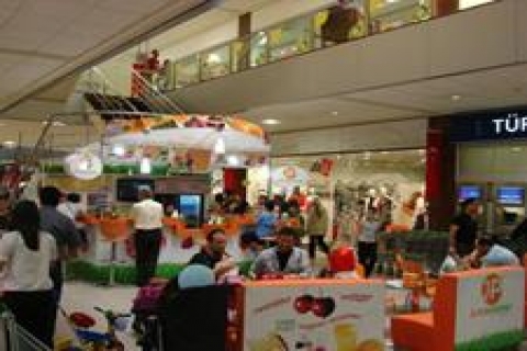 Kipa AVM'de alışveriş defileyle renklendi!