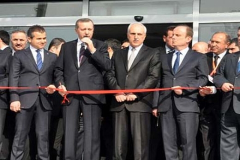 Başbakan Recep Tayyip Erdoğan Türkiye'nin ilk atletizm salonunu açtı!