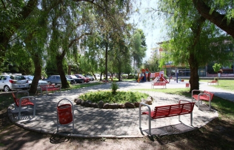 Bayraklı'da parklar yenileniyor!