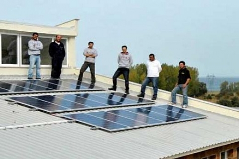 Özyeğin Üniversitesi Bitlis'e güneşli okullar sulu tarlalar projesini kurdu!